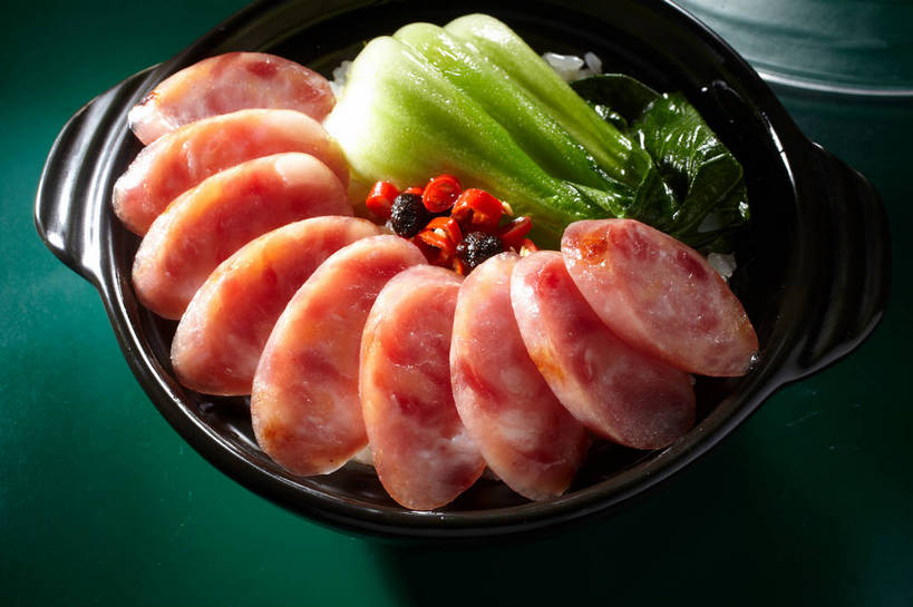 米饭,无人,横图,俯视,室内,特写,白天,烹饪,中餐,餐桌,桌子,辣椒,蔬菜,一排,许多,绿色背景,新鲜,整齐,并列,并排,陶瓷,青菜,调味,肉,香肠,香料,佐料,料理,食品,陶瓷制品,腊肠,饭,调味品,很多,调味料,猪肉,菜肴,美食,肉类,食物,排列,一个,红色,容器,碗,中式,摄影,佳肴,有机食品,绿色食品,影棚,单个,餐台,中华料理,储藏,五谷,配料,储存,队列,摄影棚,小白菜,豆豉,平行,肉食,辣角,红海椒,大椒,辣虎,广椒,豚肉,作料,不结球白菜,广东菜,粤菜,辣子,红辣椒,海椒,番椒,彩图,高角度拍摄,影棚拍摄,拍摄,煲仔饭,瓦煲饭,贮存,shjb1,腊味煲仔饭