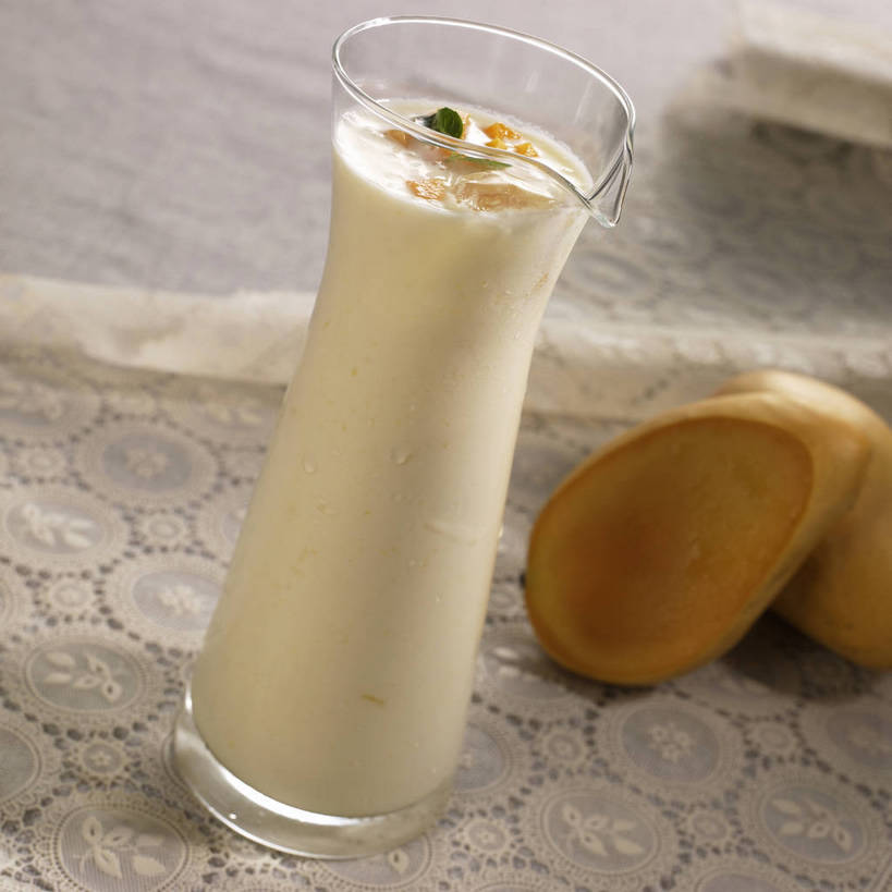 无人,横图,俯视,室内,特写,白天,餐桌,桌子,芒果,杯子,水果,新鲜,布料,生食,食品,甜点,甜品,果实,一杯,布纹,玻璃制品,桌布,食物,饮料,两个,餐巾,水杯,台布,甜食,冰淇淋,有机食品,绿色食品,餐台,鲜奶,奶昔,玻璃杯,望果,蜜望,檬果,闷果,漭果,杧果,庵波罗果,餐桌布,彩图,高角度拍摄,芒果奶昔,shjb1