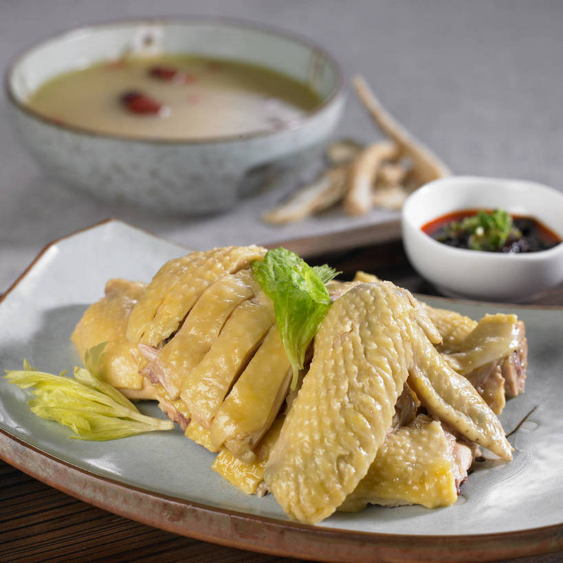 无人,横图,俯视,室内,特写,白天,烹饪,中餐,餐桌,桌子,蔬菜,切开,阴影,朦胧,模糊,新鲜,反射,影子,陶瓷,调料,鸡肉,酱料,酱汁,肉,佐料,料理,食品,陶瓷制品,调味品,调味料,酱,菜肴,美食,肉类,食物,容器,碗,切,中式,佳肴,有机食品,绿色食品,餐台,中华料理,储藏,储存,剖面,肉食,切面,彩图,高角度拍摄,贮存,白条鸡,光鸡,shjb1