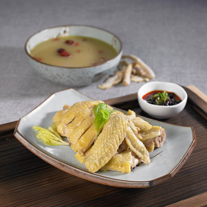 无人,横图,俯视,室内,特写,白天,烹饪,中餐,餐桌,桌子,蔬菜,切开,阴影,朦胧,模糊,新鲜,反射,影子,陶瓷,调料,鸡肉,酱料,酱汁,肉,佐料,料理,食品,陶瓷制品,调味品,调味料,酱,菜肴,美食,肉类,食物,容器,碗,切,中式,佳肴,有机食品,绿色食品,餐台,中华料理,储藏,储存,剖面,肉食,切面,彩图,高角度拍摄,贮存,白条鸡,光鸡,shjb1