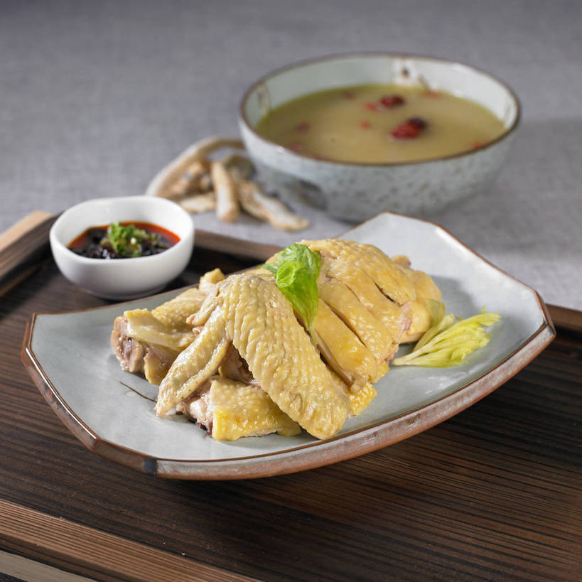 无人,横图,俯视,室内,特写,白天,烹饪,中餐,餐桌,桌子,蔬菜,切开,阴影,朦胧,模糊,新鲜,反射,影子,陶瓷,调料,鸡肉,酱料,酱汁,肉,佐料,料理,食品,陶瓷制品,调味品,调味料,酱,菜肴,美食,肉类,食物,容器,碗,切,中式,佳肴,有机食品,绿色食品,餐台,中华料理,储藏,储存,剖面,肉食,切面,彩图,高角度拍摄,贮存,白条鸡,光鸡,shjb1