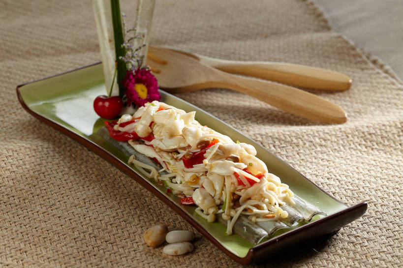 无人,横图,俯视,室内,特写,白天,烹饪,中餐,餐桌,桌子,海蜇,樱桃,蔬菜,餐具,水果,一堆,许多,堆叠,堆积,朦胧,模糊,新鲜,装饰,盛开,木制,叉子,碟子,盘,陶瓷,金针菇,菌菇,料理,食品,陶瓷制品,很多,菌类,花蕾,冷盘,菜肴,美食,花,花瓣,花朵,鲜花,食物,一朵,盘子,木制品,碟,花苞,花蕊,中式,食用菌,冷菜,凉菜,佳肴,有机食品,绿色食品,餐台,中华料理,堆,华丽,修饰,点缀,真菌,海蜇丝,餐叉,衬托,美观,雅致,雅观,海蜇皮,构菌,金菇,毛柄金钱菌,银针菇,智力菇,进餐用具,樱珠,莺桃,英桃,楔桃,牛桃,荆桃,彩图,高角度拍摄,shjb1,凉拌金针菇海蜇丝