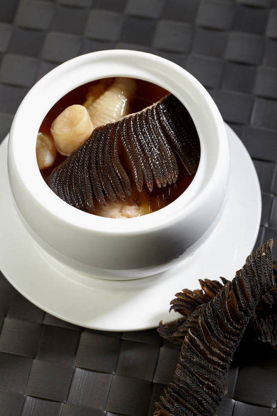 无人,竖图,俯视,室内,特写,白天,烹饪,中餐,餐桌,桌子,餐具,布料,碟子,盘,陶瓷,汤,料理,食品,陶瓷制品,布纹,菜肴,美食,桌布,食物,白色,盘子,餐巾,容器,碟,台布,碗,中式,佳肴,餐台,中华料理,储藏,储存,海鲜汤,羹汤,餐桌布,彩图,高角度拍摄,贮存,shjb1