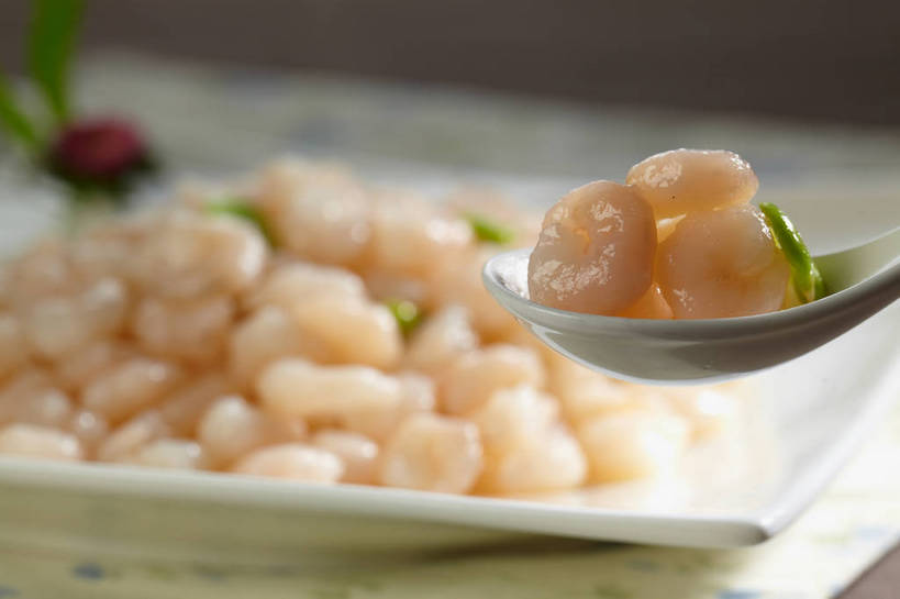 海鲜,无人,横图,俯视,室内,特写,白天,烹饪,中餐,餐桌,桌子,餐具,一把,一堆,许多,堆叠,堆积,朦胧,模糊,布料,碟子,盘,勺子,陶瓷,肉,虾,虾仁,料理,食品,陶瓷制品,很多,布纹,水产,菜肴,美食,肉类,海洋生物,桌布,食物,盘子,餐巾,调羹,碟,台布,汤匙,中式,佳肴,对虾,餐台,中华料理,堆,虾肉,水生动物,海产品,水生物,肉食,海底动物,本帮菜,沪菜,上海菜,餐桌布,彩图,高角度拍摄,清炒虾仁,shjb1