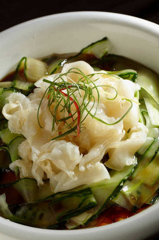 无人,竖图,俯视,室内,特写,白天,烹饪,中餐,黄瓜,蔬菜,一堆,许多,堆叠,堆积,新鲜,陶瓷,料理,食品,陶瓷制品,很多,冷盘,菜肴,美食,食物,一个,容器,碗,中式,冷菜,凉菜,佳肴,有机食品,绿色食品,单个,中华料理,储藏,堆,储存,青瓜,胡瓜,彩图,高角度拍摄,贮存,shjb1