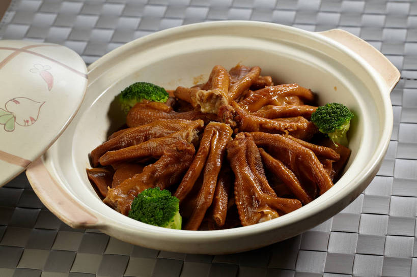 无人,横图,俯视,室内,特写,白天,烹饪,中餐,餐桌,桌子,蔬菜,一堆,许多,堆叠,堆积,新鲜,布料,陶瓷,西兰花,红烧,料理,食品,陶瓷制品,很多,布纹,菜肴,美食,桌布,食物,三个,一个,餐巾,容器,台布,碗,中式,佳肴,有机食品,绿色食品,单个,餐台,中华料理,储藏,堆,储存,凤爪,鸡爪,甘蓝花,红烧菜,餐桌布,彩图,高角度拍摄,鸡脚,绿菜花,绿花菜,青花菜,蔬菜皇冠,贮存,红烧鸡爪,shjb1