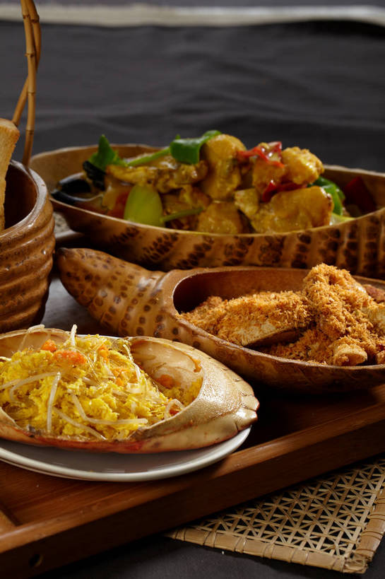 蟹,咖哩,内脏,无人,竖图,俯视,室内,特写,白天,烹饪,中餐,餐桌,桌子,一堆,许多,堆叠,堆积,竹制,木制,螃蟹,调料,肉,牛肉,料理,食品,调味品,很多,蟹肉,调味料,咖喱,菜肴,美食,肉类,食物,木制品,容器,垫子,碗,中式,佳肴,餐台,中华料理,储藏,堆,竹制品,储存,肉食,蟹黄,甲壳动物,广东菜,粤菜,彩图,高角度拍摄,咖喱牛肉,贮存,shjb1