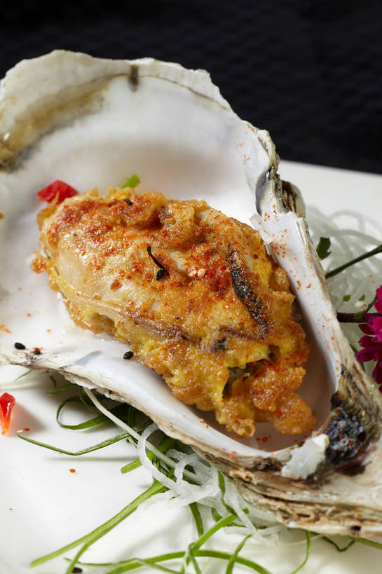 海鲜,无人,竖图,俯视,室内,特写,白天,烹饪,烧烤,餐桌,桌子,餐具,灰色背景,盛开,碟子,盘,陶瓷,调味,香料,佐料,料理,食品,陶瓷制品,牡蛎,烤牡蛎,花蕾,水产,菜肴,美食,海洋生物,花,花瓣,花朵,鲜花,食物,一朵,一个,粉色,白色,盘子,碟,花苞,花蕊,摄影,佳肴,影棚,单个,餐台,生蚝,配料,摄影棚,水生动物,海产品,水生物,海底动物,作料,彩图,高角度拍摄,影棚拍摄,拍摄,shjb1