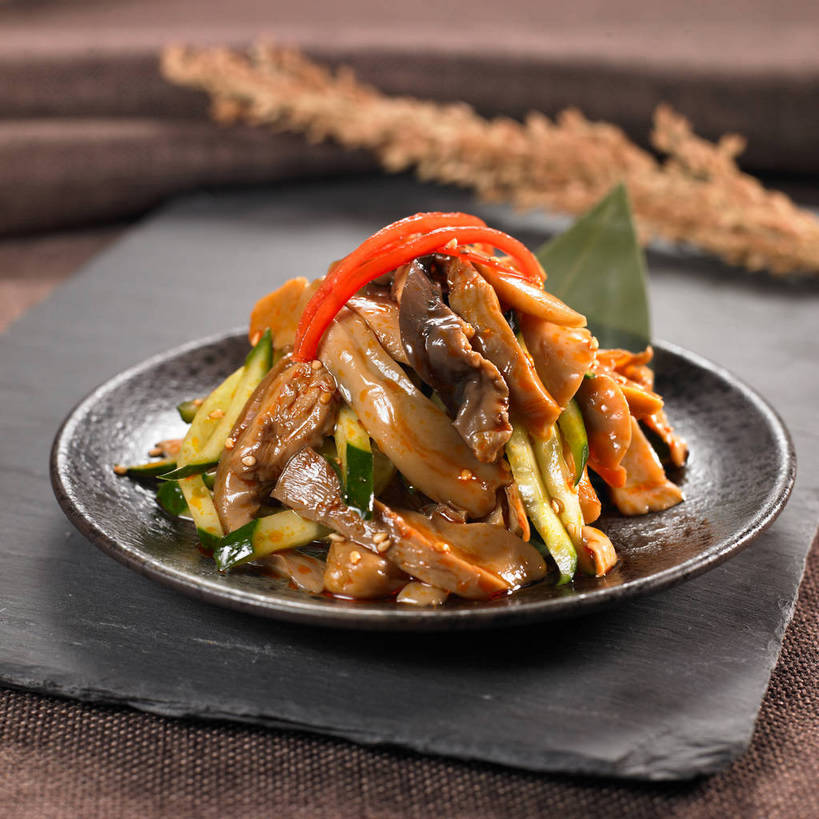 内脏,无人,横图,俯视,室内,特写,白天,烹饪,中餐,农作物,小麦,餐桌,桌子,黄瓜,辣椒,蔬菜,餐具,一堆,许多,阴影,堆叠,堆积,朦胧,模糊,新鲜,反射,布料,碟子,盘,影子,陶瓷,谷物,肉,料理,食品,陶瓷制品,很多,布纹,猪肉,冷盘,猪肚,菜肴,美食,肉类,桌布,食物,一个,红色,盘子,餐巾,碟,台布,中式,冷菜,凉菜,麦子,佳肴,有机食品,绿色食品,单个,餐台,中华料理,堆,肉食,彩椒,辣角,红海椒,大椒,辣虎,广椒,豚肉,肚子,甜椒,柿子椒,青瓜,辣子,胡瓜,海椒,番椒,灯笼椒,餐桌布,彩图,高角度拍摄,shjb1,凉拌猪肚