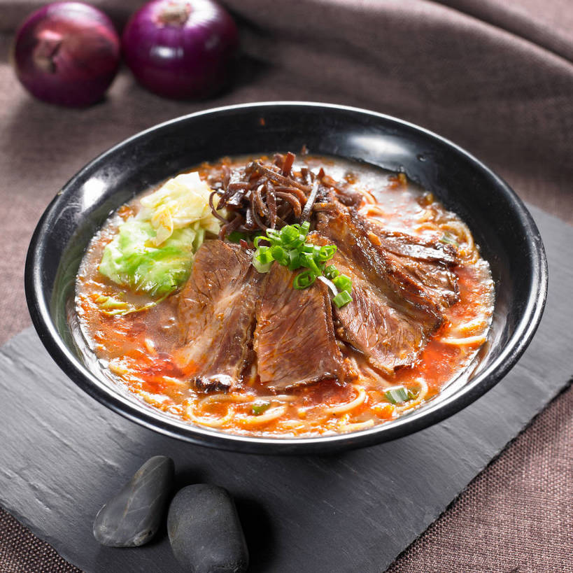 面食,面条,无人,横图,俯视,室内,特写,白天,烹饪,中餐,石头,餐桌,桌子,蔬菜,洋葱,椰菜,卷心菜,一堆,许多,堆叠,堆积,新鲜,布料,石子,陶瓷,葱,青葱,海带,面,肉,牛肉,料理,食品,陶瓷制品,很多,布纹,菜肴,美食,肉类,桌布,食物,一个,餐巾,容器,台布,碗,中式,鹅卵石,甘蓝,佳肴,牛肉面,有机食品,绿色食品,单个,餐台,中华料理,储藏,堆,储存,玉葱,肉食,按摩石,江白菜,甘蓝菜,荷兰葱,石块,圆葱,洋葱头,球葱,结球甘蓝,甘兰,葱头,包心菜,餐桌布,彩图,高角度拍摄,红洋葱,圆白菜,贮存,牛肉拉面,shjb1