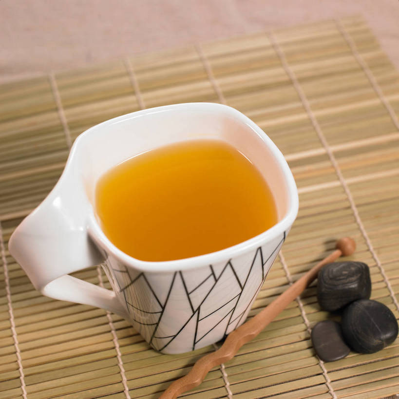 无人,横图,俯视,室内,特写,白天,幸福,石头,餐桌,茶,桌子,杯子,竹制,木制,布料,石子,陶瓷,陶瓷制品,一杯,布纹,娱乐,桌布,饮料,三个,一个,餐巾,马克杯,木制品,水杯,垫子,台布,享受,休闲,温馨,鹅卵石,搅拌棒,放松,乐趣,单个,餐台,柠檬茶,舒适,竹制品,按摩石,石块,搅棒,餐桌布,彩图,高角度拍摄,shjb1