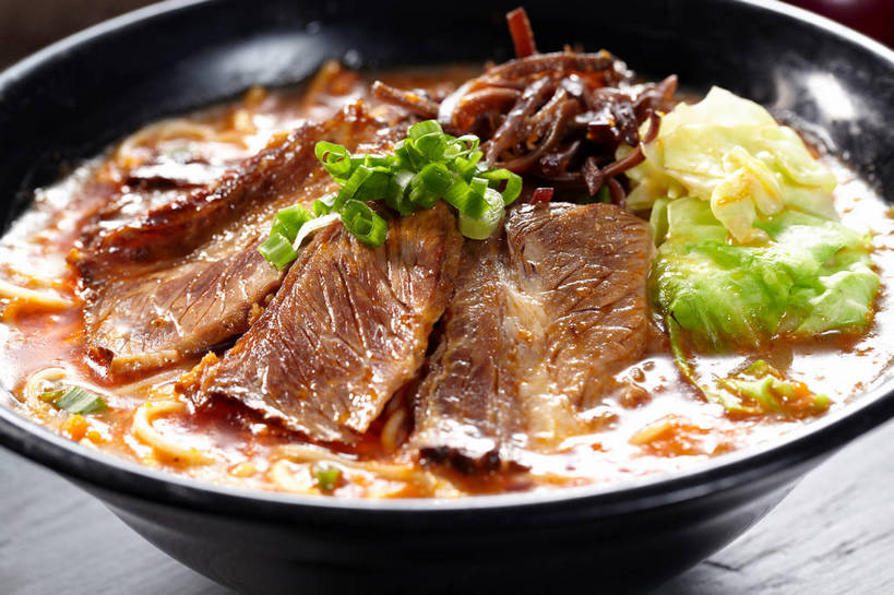 面食,面条,无人,横图,俯视,室内,特写,白天,烹饪,中餐,餐桌,桌子,蔬菜,椰菜,卷心菜,一堆,许多,堆叠,堆积,新鲜,陶瓷,葱,青葱,海带,面,肉,牛肉,料理,食品,陶瓷制品,很多,菜肴,美食,肉类,食物,一个,容器,碗,中式,甘蓝,佳肴,牛肉面,有机食品,绿色食品,单个,餐台,中华料理,储藏,堆,储存,肉食,江白菜,甘蓝菜,结球甘蓝,甘兰,包心菜,彩图,高角度拍摄,圆白菜,贮存,牛肉拉面,shjb1