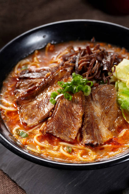 面食,面条,无人,竖图,俯视,室内,特写,白天,烹饪,中餐,餐桌,桌子,蔬菜,椰菜,卷心菜,一堆,许多,堆叠,堆积,新鲜,布料,陶瓷,葱,青葱,海带,面,肉,牛肉,料理,食品,陶瓷制品,很多,布纹,菜肴,美食,肉类,桌布,食物,一个,餐巾,容器,台布,碗,中式,甘蓝,佳肴,牛肉面,有机食品,绿色食品,单个,餐台,中华料理,储藏,堆,储存,肉食,江白菜,甘蓝菜,结球甘蓝,甘兰,包心菜,餐桌布,彩图,高角度拍摄,圆白菜,贮存,牛肉拉面,shjb1