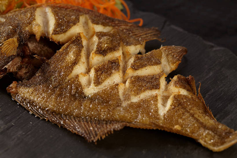 无人,横图,俯视,室内,特写,白天,烹饪,烧烤,萝卜,胡萝卜,蔬菜,一条,切开,新鲜,烤鱼,肉,鱼肉,日本料理,料理,食品,菜肴,美食,肉类,食物,红色,日式料理,切,日式,佳肴,有机食品,绿色食品,黄萝卜,番萝卜,剖面,肉食,切面,红萝卜,甘荀,彩图,高角度拍摄,丁香萝卜,胡芦菔金,金笋,shjb1,日式烤鱼