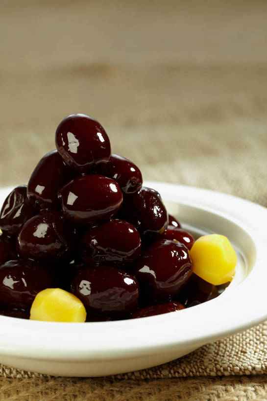 点心,无人,竖图,俯视,室内,特写,白天,中餐,餐桌,桌子,餐具,一堆,许多,堆叠,堆积,碟子,盘,莲子,料理,食品,甜点,甜品,很多,食物,糕点,一个,黄色,红色,白色,盘子,碟,甜食,中式,枣,红枣,单个,餐台,中华料理,堆,枣子,莲米,莲肉,莲实,大枣,彩图,高角度拍摄,shjb1,红枣莲心