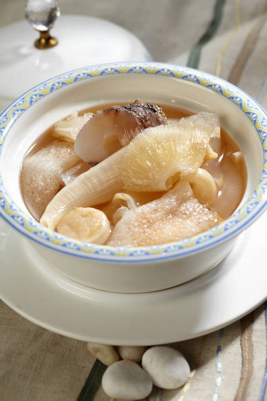 无人,竖图,俯视,室内,特写,白天,烹饪,中餐,石头,餐桌,桌子,餐具,阴影,反射,碟子,盘,石子,影子,陶瓷,浓汤,肉,汤,料理,食品,陶瓷制品,猪肉,羹,菜肴,美食,肉类,食物,两个,盘子,容器,碟,碗,中式,鹅卵石,佳肴,餐台,中华料理,肉皮,储藏,储存,肉食,按摩石,豚肉,猪肉皮,石块,彩图,高角度拍摄,贮存,shjb1,肉皮汤