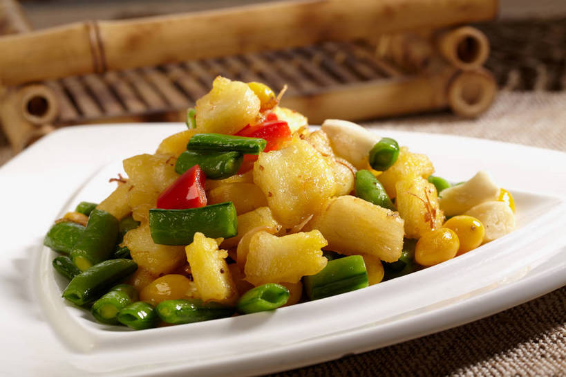 无人,横图,俯视,室内,特写,白天,烹饪,中餐,植物,餐桌,桌子,浆果,豆,大豆,辣椒,蔬菜,餐具,一堆,许多,阴影,堆叠,堆积,朦胧,模糊,新鲜,反射,碟子,盘,影子,豆类,豆子,毛豆,料理,食品,果实,很多,菜肴,美食,食物,一个,黄色,红色,绿色,盘子,碟,中式,佳肴,有机食品,绿色食品,单个,餐台,中华料理,堆,豆科,辣角,红海椒,大椒,辣虎,广椒,枝豆,川楝子,金铃子,苦楝子,楝果子,楝实,楝子,土楝实,土楝子,辣子,黄豆,红辣椒,海椒,番椒,彩图,高角度拍摄,shjb1