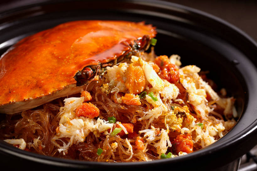 面食,面条,蟹,内脏,无人,横图,俯视,室内,特写,白天,烹饪,中餐,餐桌,桌子,蔬菜,新鲜,螃蟹,陶瓷,葱,青葱,面,肉,料理,食品,陶瓷制品,蟹肉,粉丝,菜肴,美食,肉类,食物,一个,红色,绿色,黑色,容器,碗,中式,佳肴,有机食品,绿色食品,单个,餐台,中华料理,储藏,储存,肉食,蟹黄,甲壳动物,冬粉,彩图,高角度拍摄,贮存,shjb1,蟹黄粉丝煲