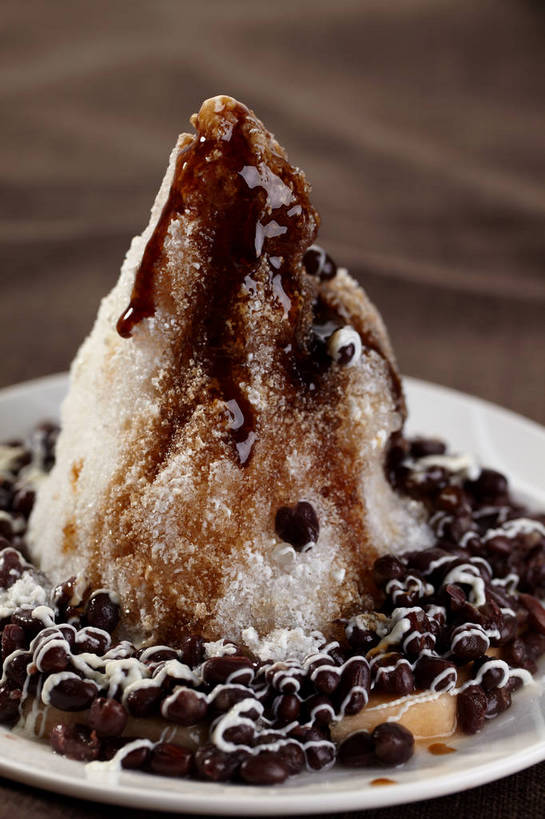 无人,竖图,俯视,室内,特写,白天,植物,餐桌,桌子,豆,餐具,朦胧,模糊,碟子,盘,冰,豆类,豆子,调料,红豆,酱料,酱汁,佐料,冰块,冰激凌,调味品,清凉,调味料,冷冻,酱,一个,盘子,碟,冷饮,舒服,冰淇淋,寒冷,刨冰,冷藏,单个,餐台,解暑,冰冷,解渴,赤豆,豆科,舒爽,冰糕,消暑,红小豆,保鲜,彩图,高角度拍摄,小豆,shjb1,红豆刨冰