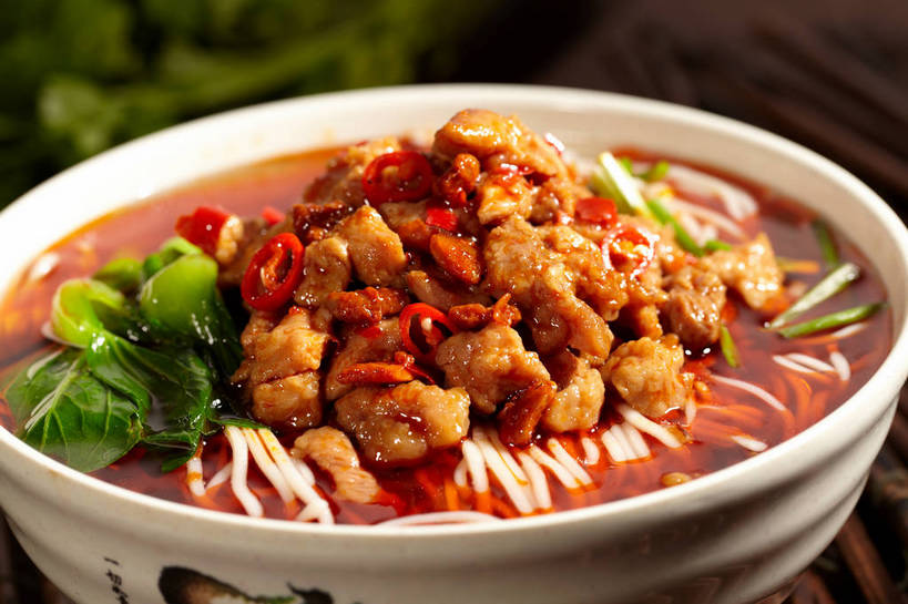 面食,面条,无人,横图,俯视,室内,特写,白天,烹饪,中餐,餐桌,桌子,辣椒,蔬菜,叶子,一堆,许多,堆叠,堆积,朦胧,模糊,新鲜,陶瓷,青菜,面,肉,料理,食品,绿叶,陶瓷制品,很多,菜肴,美食,肉类,食物,一个,红色,绿色,容器,碗,中式,嫩叶,佳肴,有机食品,绿色食品,单个,餐台,中华料理,储藏,堆,储存,汤面,小白菜,肉食,辣角,红海椒,大椒,辣虎,广椒,不结球白菜,叶,叶片,辣子,红辣椒,海椒,番椒,彩图,高角度拍摄,贮存,shjb1