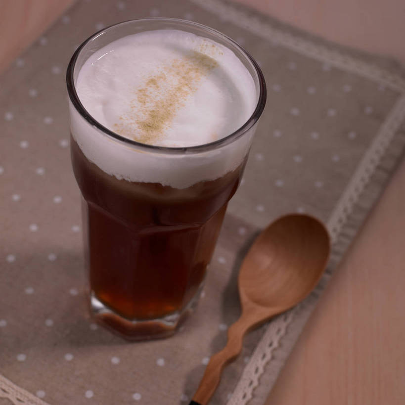 无人,横图,俯视,室内,特写,白天,幸福,餐桌,茶,桌子,杯子,木制,勺子,红茶,茶叶,一杯,娱乐,玻璃制品,两个,餐巾,木制品,水杯,调羹,汤匙,享受,休闲,温馨,放松,乐趣,餐台,提神,舒适,醒脑,保洁方巾,口布,玻璃杯,彩图,高角度拍摄,泡沫红茶,shjb1