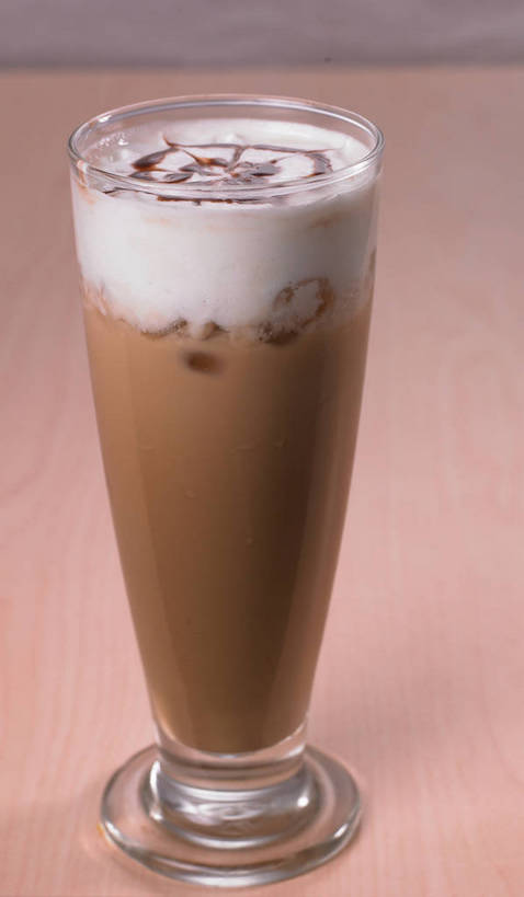 咖啡,无人,竖图,俯视,室内,特写,白天,幸福,餐桌,桌子,杯子,一杯,娱乐,玻璃制品,饮料,一个,水杯,享受,休闲,温馨,放松,乐趣,单个,餐台,提神,舒适,醒脑,咖啡拉花,软饮料,花式咖啡,玻璃杯,彩图,高角度拍摄,shjb1