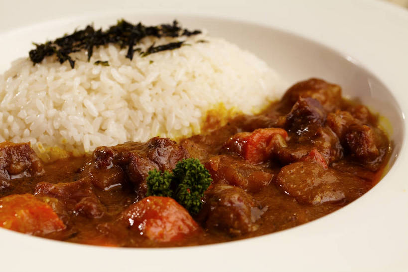 米饭,咖哩,无人,横图,俯视,室内,特写,白天,烹饪,中餐,萝卜,胡萝卜,蔬菜,餐具,新鲜,碟子,盘,西兰花,调料,海苔,肉,料理,食品,紫菜,饭,调味品,调味料,咖喱,菜肴,美食,肉类,食物,一个,白色,盘子,碟,中式,佳肴,有机食品,绿色食品,单个,中华料理,五谷,黄萝卜,番萝卜,肉食,盖浇饭,甘蓝花,红萝卜,甘荀,彩图,高角度拍摄,条斑紫菜,丁香萝卜,胡芦菔金,金笋,绿菜花,绿花菜,青花菜,蔬菜皇冠,shjb1