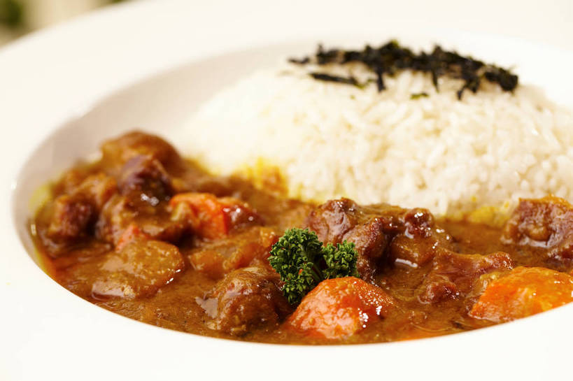 米饭,咖哩,无人,横图,俯视,室内,特写,白天,烹饪,中餐,萝卜,胡萝卜,蔬菜,餐具,新鲜,碟子,盘,西兰花,调料,海苔,肉,料理,食品,紫菜,饭,调味品,调味料,咖喱,菜肴,美食,肉类,食物,一个,白色,盘子,碟,中式,佳肴,有机食品,绿色食品,单个,中华料理,五谷,黄萝卜,番萝卜,肉食,盖浇饭,甘蓝花,红萝卜,甘荀,彩图,高角度拍摄,条斑紫菜,丁香萝卜,胡芦菔金,金笋,绿菜花,绿花菜,青花菜,蔬菜皇冠,shjb1