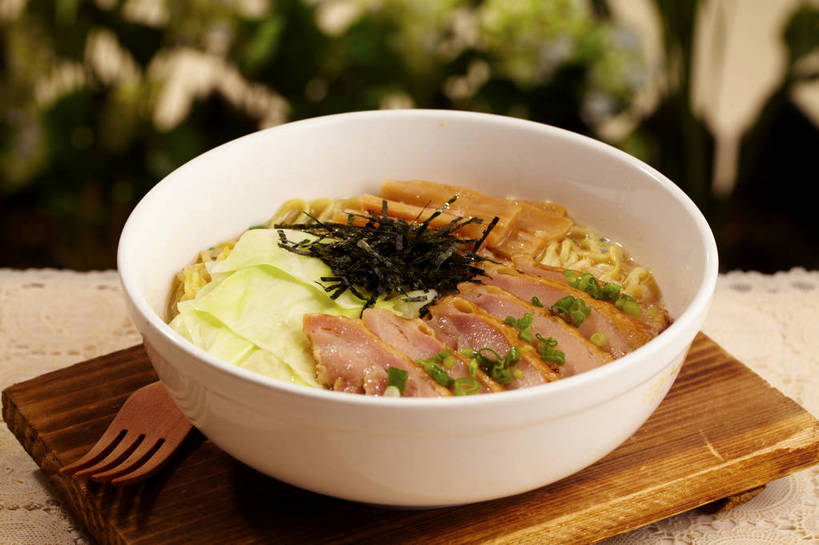 面食,面条,无人,横图,俯视,室内,特写,白天,烹饪,餐桌,桌子,蔬菜,椰菜,卷心菜,餐具,一排,许多,切开,朦胧,模糊,新鲜,整齐,木制,叉子,陶瓷,葱,青葱,海苔,面,肉,料理,食品,案板,陶瓷制品,紫菜,很多,菜肴,美食,肉类,砧板,食物,排列,三个,木制品,容器,碗,切,甘蓝,佳肴,有机食品,绿色食品,餐台,储藏,储存,队列,汤面,剖面,肉食,餐叉,切面,甘蓝菜,进餐用具,结球甘蓝,甘兰,包心菜,彩图,高角度拍摄,条斑紫菜,圆白菜,贮存,shjb1