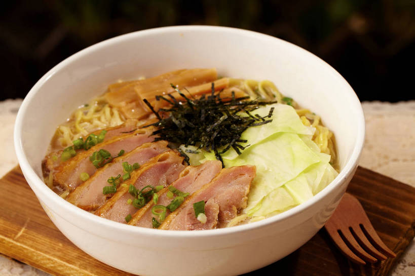 面食,面条,无人,横图,俯视,室内,特写,白天,烹饪,餐桌,桌子,蔬菜,椰菜,卷心菜,餐具,一排,许多,切开,朦胧,模糊,新鲜,整齐,木制,叉子,陶瓷,葱,青葱,海苔,面,肉,料理,食品,案板,陶瓷制品,紫菜,很多,菜肴,美食,肉类,砧板,食物,排列,三个,木制品,容器,碗,切,甘蓝,佳肴,有机食品,绿色食品,餐台,储藏,储存,队列,汤面,剖面,肉食,餐叉,切面,甘蓝菜,进餐用具,结球甘蓝,甘兰,包心菜,彩图,高角度拍摄,条斑紫菜,圆白菜,贮存,shjb1