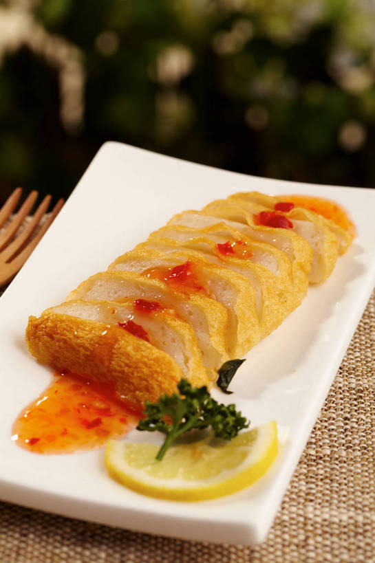 点心,无人,竖图,俯视,室内,特写,白天,餐桌,桌子,柠檬,餐具,水果,叶子,一排,许多,切开,朦胧,模糊,新鲜,整齐,木制,叉子,碟子,盘,调料,酱料,酱汁,生食,佐料,料理,食品,果实,绿叶,调味品,很多,调味料,酱,黄金糕,美食,食物,排列,两个,黄色,红色,盘子,木制品,碟,切,中式,嫩叶,有机食品,绿色食品,餐台,队列,剖面,餐叉,切面,叶,叶片,进餐用具,益母果,柠檬片,柠果,彩图,高角度拍摄,shjb1