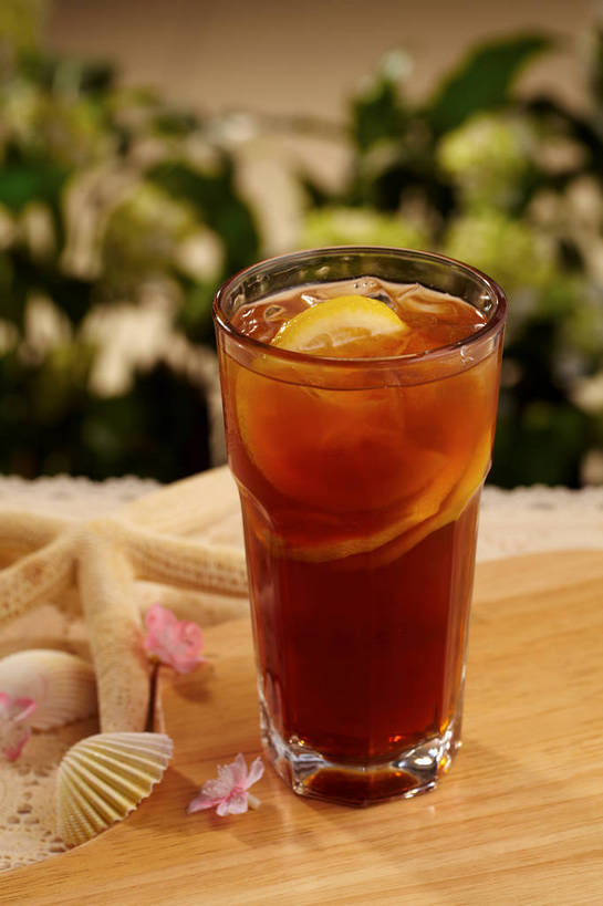 无人,竖图,俯视,室内,特写,白天,幸福,茶,桌面,桌子,海星,柠檬,杯子,贝壳,水果,叶子,许多,切开,朦胧,模糊,新鲜,盛开,纹路,木制,纹理,木桌,冰,生食,红茶,冰块,茶叶,果实,绿叶,柠檬红茶,很多,一杯,花蕾,娱乐,冷冻,海洋生物,玻璃制品,花,花瓣,花朵,鲜花,一个,粉色,黄色,动物,木制品,水杯,花苞,花蕊,切,享受,休闲,温馨,嫩叶,生物,放松,寒冷,乐趣,冰红茶,有机食品,绿色食品,冷藏,单个,冰冷,提神,舒适,醒脑,剖面,切面,肌理,保鲜,棘皮动物门,叶,叶片,贝类外壳,海螺壳,软体动物外壳,玻璃杯,星鱼,益母果,柠檬片,柠果,彩图,高角度拍摄,木桌子,shjb1