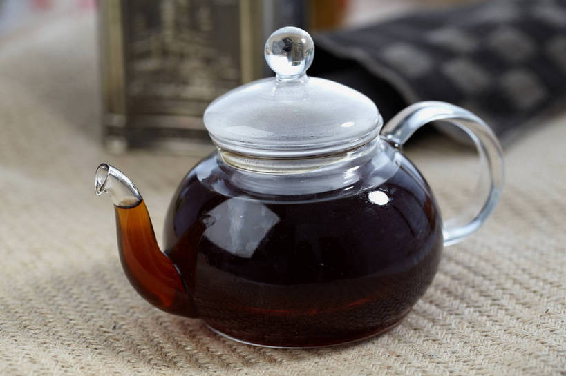 无人,横图,俯视,室内,特写,白天,幸福,餐桌,茶,桌子,玻璃,金属制品,朦胧,模糊,金属,罐子,壶,红茶,茶叶,娱乐,玻璃制品,水壶,一个,茶壶,瓶子,容器,享受,休闲,温馨,放松,乐趣,单个,餐台,提神,舒适,醒脑,茶叶罐,一壶,彩图,高角度拍摄,shjb1