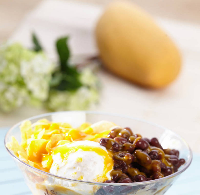 点心,无人,横图,俯视,室内,特写,白天,植物,餐桌,桌子,芒果,豆,水果,叶子,玻璃,朦胧,模糊,新鲜,盛开,豆类,豆子,玉米片,调料,红豆,酱料,酱汁,生食,佐料,冰激凌,果实,绿叶,调味品,清凉,调味料,花蕾,酱,玻璃制品,花,花瓣,花朵,鲜花,一个,容器,碗,快餐,冷饮,零食,花苞,花蕊,舒服,嫩叶,冰淇淋,有机食品,绿色食品,单个,餐台,储藏,解暑,储存,解渴,雪糕,垃圾食品,赤豆,豆科,舒爽,冰糕,消暑,红小豆,叶,叶片,望果,蜜望,檬果,闷果,漭果,杧果,庵波罗果,彩图,高角度拍摄,芒果冰淇淋,贮存,小豆,shjb1