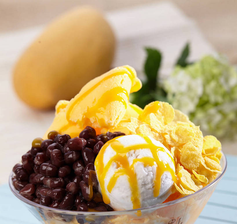 点心,无人,横图,俯视,室内,特写,白天,植物,餐桌,桌子,芒果,豆,水果,叶子,玻璃,朦胧,模糊,新鲜,盛开,豆类,豆子,玉米片,调料,红豆,酱料,酱汁,生食,佐料,冰激凌,果实,绿叶,调味品,清凉,调味料,花蕾,酱,玻璃制品,花,花瓣,花朵,鲜花,一个,容器,碗,快餐,冷饮,零食,花苞,花蕊,舒服,嫩叶,冰淇淋,有机食品,绿色食品,单个,餐台,储藏,解暑,储存,解渴,雪糕,垃圾食品,赤豆,豆科,舒爽,冰糕,消暑,红小豆,叶,叶片,望果,蜜望,檬果,闷果,漭果,杧果,庵波罗果,彩图,高角度拍摄,芒果冰淇淋,贮存,小豆,shjb1