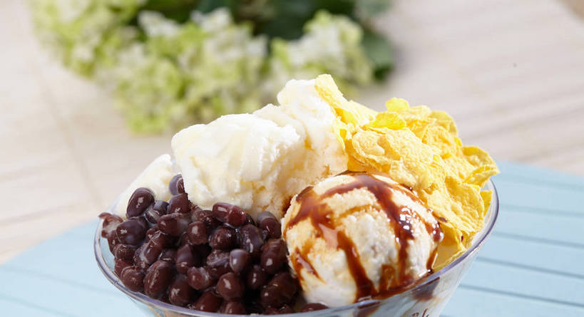 点心,无人,横图,俯视,室内,特写,白天,植物,餐桌,桌子,芒果,豆,水果,叶子,玻璃,朦胧,模糊,新鲜,盛开,豆类,豆子,玉米片,调料,红豆,酱料,酱汁,生食,佐料,冰激凌,果实,绿叶,调味品,清凉,调味料,花蕾,酱,玻璃制品,花,花瓣,花朵,鲜花,一个,容器,碗,快餐,冷饮,零食,花苞,花蕊,舒服,嫩叶,冰淇淋,有机食品,绿色食品,单个,餐台,储藏,解暑,储存,解渴,雪糕,垃圾食品,赤豆,豆科,舒爽,冰糕,消暑,红小豆,叶,叶片,望果,蜜望,檬果,闷果,漭果,杧果,庵波罗果,彩图,高角度拍摄,芒果冰淇淋,贮存,小豆,shjb1