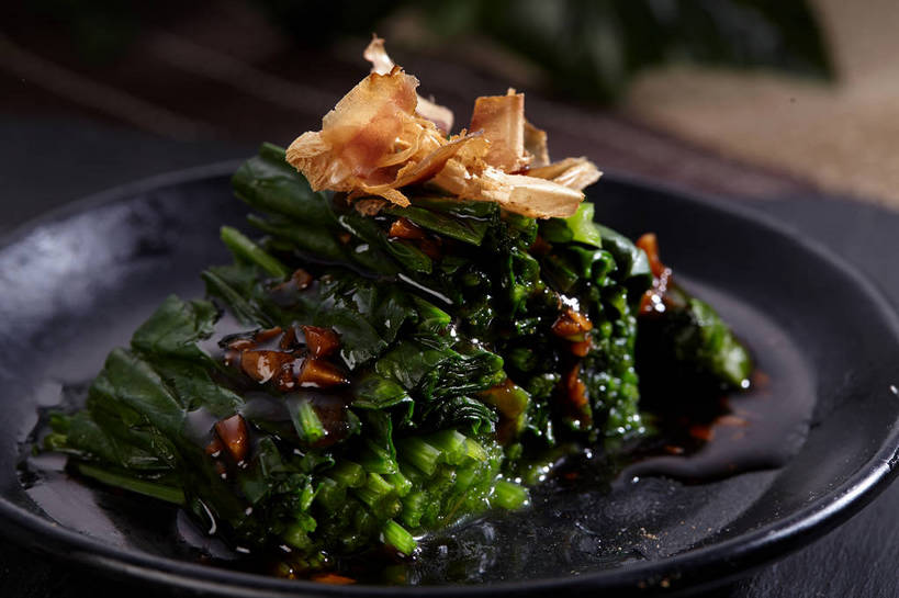 海鲜,无人,横图,俯视,室内,特写,白天,烹饪,中餐,餐桌,桌子,菠菜,蔬菜,餐具,一排,许多,切开,新鲜,整齐,鱼,碟子,盘,调料,酱料,酱汁,佐料,料理,食品,鲣鱼,调味品,很多,调味料,水产,酱,冷盘,菜肴,美食,鱼类,海洋生物,食物,排列,一个,黑色,盘子,碟,切,中式,冷菜,凉菜,佳肴,有机食品,绿色食品,单个,餐台,中华料理,堆,队列,水生动物,海产品,水生物,剖面,海底动物,切面,小金枪鱼,炸弹鱼,鹦鹉菜,鼠根菜,角菜,红嘴绿鹦哥,赤根菜,菠薐菜,波斯草,彩图,高角度拍摄,柴鱼片,木鱼花,shjb1,木鱼花菠菜