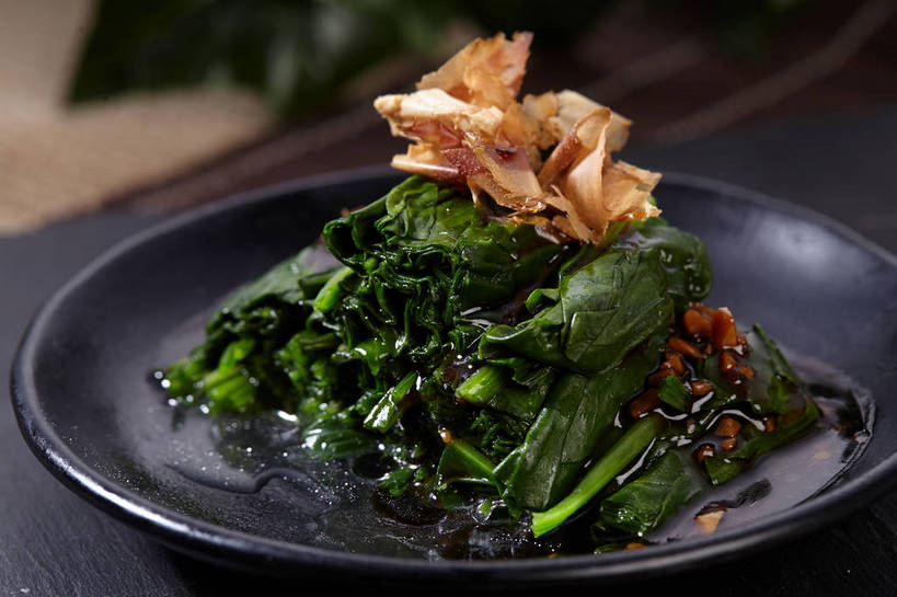 海鲜,无人,横图,俯视,室内,特写,白天,烹饪,中餐,餐桌,桌子,菠菜,蔬菜,餐具,一排,许多,切开,新鲜,整齐,鱼,碟子,盘,调料,酱料,酱汁,佐料,料理,食品,鲣鱼,调味品,很多,调味料,水产,酱,冷盘,菜肴,美食,鱼类,海洋生物,食物,排列,一个,黑色,盘子,碟,切,中式,冷菜,凉菜,佳肴,有机食品,绿色食品,单个,餐台,中华料理,堆,队列,水生动物,海产品,水生物,剖面,海底动物,切面,小金枪鱼,炸弹鱼,鹦鹉菜,鼠根菜,角菜,红嘴绿鹦哥,赤根菜,菠薐菜,波斯草,彩图,高角度拍摄,柴鱼片,木鱼花,shjb1,木鱼花菠菜