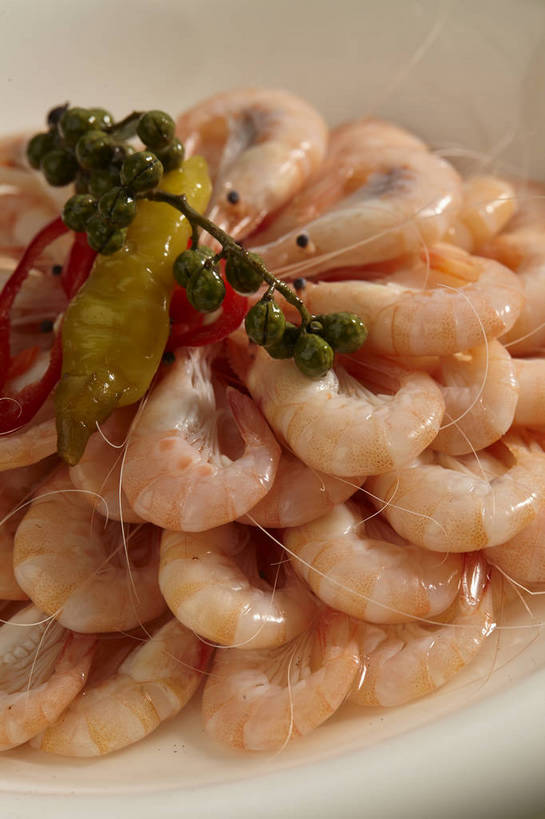 海鲜,无人,竖图,俯视,室内,特写,白天,烹饪,中餐,辣椒,蔬菜,一堆,许多,堆叠,堆积,新鲜,陶瓷,青椒,调料,调味,虾,香料,佐料,料理,食品,陶瓷制品,很多,水产,菜肴,美食,海洋生物,食物,排列,一个,容器,碗,中式,佳肴,有机食品,绿色食品,单个,中华料理,泡椒,储藏,堆,花椒,山椒,配料,储存,水生动物,河虾,海产品,水生物,海底动物,辣角,红海椒,大椒,辣虎,广椒,作料,摆列,大花椒,狗椒,红花椒,青花椒,蜀椒,香椒,淡水虾,青虾,日本沼虾,辣子,红辣椒,红椒,海椒,番椒,彩图,高角度拍摄,布列,分列,贮存,麻椒,shjb1