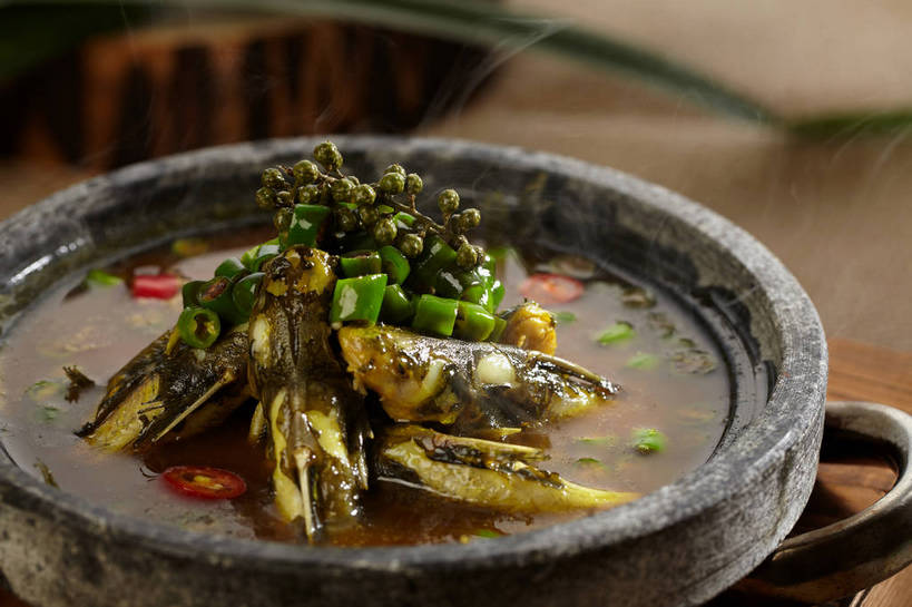 无人,横图,俯视,室内,特写,白天,烹饪,中餐,雾,餐桌,桌子,辣椒,蔬菜,厨具,一堆,许多,堆叠,堆积,沸腾,朦胧,模糊,新鲜,蒸汽,锅子,石锅,青椒,调味,肉,香料,鱼肉,佐料,料理,食品,水蒸气,很多,锅,菜肴,美食,肉类,食物,一个,绿色,中式,佳肴,有机食品,绿色食品,单个,餐台,锅具,中华料理,堆,花椒,山椒,配料,肉食,烹饪用具,辣角,红海椒,大椒,辣虎,广椒,蒸发,作料,湖南菜,湘菜,大花椒,狗椒,红花椒,青花椒,蜀椒,香椒,烹调用具,辣子,红辣椒,红椒,海椒,番椒,烹调,彩图,高角度拍摄,麻椒,shjb1,金福鱼,石锅鱼