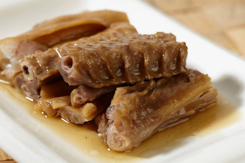 无人,横图,俯视,室内,特写,白天,烹饪,中餐,餐桌,桌子,餐具,一堆,许多,切开,阴影,堆叠,堆积,朦胧,模糊,反射,碟子,盘,影子,调料,酱料,酱汁,肉,佐料,料理,食品,调味品,很多,调味料,鸭肉,酱,冷盘,菜肴,美食,肉类,食物,一个,白色,盘子,碟,切,中式,冷菜,凉菜,佳肴,单个,餐台,中华料理,堆,卤肉,卤味,剖面,肉食,切面,彩图,高角度拍摄,shjb1,卤鸭翅