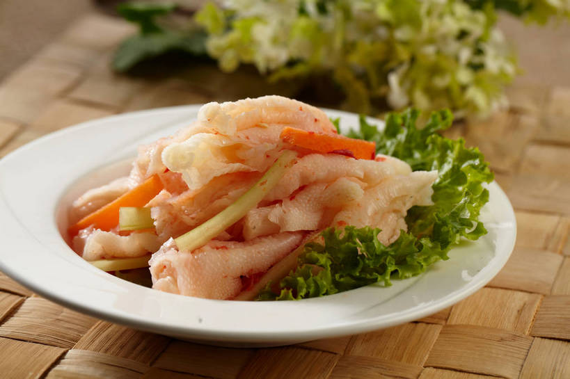 无人,横图,俯视,室内,特写,白天,烹饪,中餐,餐桌,桌子,萝卜,胡萝卜,蔬菜,餐具,叶子,一堆,许多,切开,堆叠,堆积,朦胧,模糊,新鲜,盛开,碟子,盘,葱,青葱,生菜,莴苣,调料,料理,食品,绿叶,调味品,很多,调味料,花蕾,菜肴,美食,花,花瓣,花朵,鲜花,食物,一个,绿色,盘子,碟,花苞,花蕊,切,橙色,中式,嫩叶,佳肴,有机食品,绿色食品,单个,餐台,中华料理,泡椒,堆,川菜,黄萝卜,番萝卜,凤爪,鸡爪,剖面,切面,春菜,鹅仔菜,莴仔菜,千金菜,叶用莴苣,四川菜,叶,叶片,红萝卜,甘荀,彩图,高角度拍摄,鸡脚,丁香萝卜,胡芦菔金,金笋,鱼辣子,泡椒凤爪,shjb1