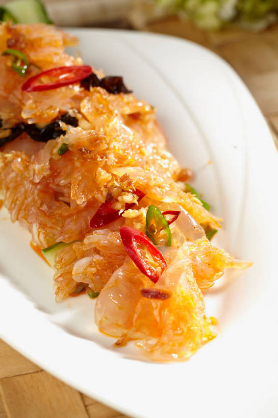 无人,竖图,俯视,室内,特写,白天,烹饪,中餐,植物,餐桌,桌子,辣椒,蔬菜,餐具,叶子,朦胧,模糊,新鲜,盛开,碟子,盘,料理,食品,花蕾,冷盘,菜肴,美食,花,花瓣,花朵,花卉,鲜花,食物,一个,红色,绿色,白色,盘子,碟,花苞,花蕊,中式,冷菜,凉拌海蜇头,凉菜,佳肴,有机食品,绿色食品,单个,餐台,中华料理,海蜇头,辣角,红海椒,大椒,辣虎,广椒,本帮菜,沪菜,上海菜,辣子,红辣椒,海椒,番椒,彩图,高角度拍摄,shjb1