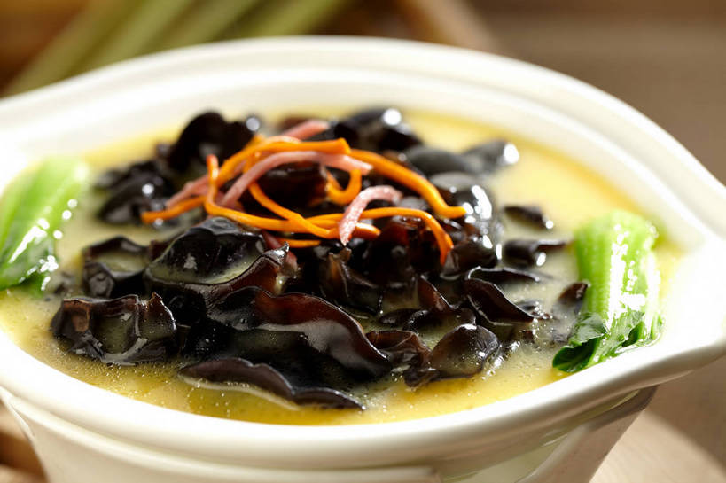 无人,横图,俯视,室内,特写,白天,烹饪,西餐,植物,餐桌,桌子,蔬菜,新鲜,陶瓷,菌菇,青菜,蔬菜汤,汤,料理,食品,草药,药草,陶瓷制品,菌类,豆苗,木耳,菜肴,美食,中药,食物,一个,容器,碗,橙色,食用菌,西式,佳肴,有机食品,绿色食品,单个,餐台,储藏,黑木耳,真菌,储存,小白菜,药材,中草药,豌豆苗,中药材,本草,豌豆藤,不结球白菜,光木耳,虫草,羹汤,彩图,高角度拍摄,贮存,虫草菌,虫草花,shjb1,上汤豆苗