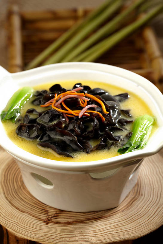 无人,竖图,俯视,室内,特写,白天,烹饪,西餐,植物,餐桌,桌子,蔬菜,新鲜,陶瓷,菌菇,青菜,蔬菜汤,汤,料理,食品,草药,药草,陶瓷制品,菌类,豆苗,木耳,菜肴,美食,中药,食物,一个,容器,碗,橙色,食用菌,西式,佳肴,有机食品,绿色食品,单个,餐台,储藏,黑木耳,真菌,储存,小白菜,药材,中草药,豌豆苗,中药材,本草,豌豆藤,不结球白菜,光木耳,虫草,羹汤,彩图,高角度拍摄,贮存,虫草菌,虫草花,shjb1,上汤豆苗