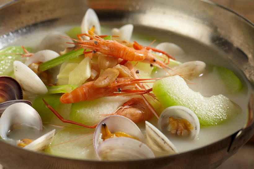 海鲜,无人,横图,俯视,室内,特写,白天,烹饪,中餐,金属制品,一堆,许多,堆叠,堆积,金属,汤,虾,料理,食品,很多,蛤蜊,水产,冬瓜汤,冬瓜,菜肴,美食,海洋生物,食物,一个,红色,容器,碗,中式,白瓜,蛤,佳肴,单个,中华料理,储藏,堆,储存,水生动物,河虾,海产品,水生物,海底动物,蛤仔,淡水虾,青虾,日本沼虾,水芝,彩图,高角度拍摄,白冬瓜,地芝,东瓜,濮瓜,枕瓜,贮存,shjb1