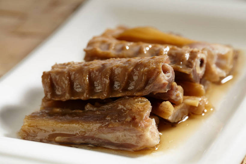 无人,横图,俯视,室内,特写,白天,烹饪,中餐,餐桌,桌子,餐具,一排,许多,切开,朦胧,模糊,整齐,碟子,盘,调料,酱料,酱汁,肉,佐料,料理,食品,调味品,很多,调味料,鸭肉,酱,冷盘,菜肴,美食,肉类,食物,排列,一个,盘子,碟,切,中式,冷菜,凉菜,佳肴,单个,餐台,中华料理,堆,队列,剖面,肉食,切面,彩图,高角度拍摄,卤水,shjb1,卤鸭翅