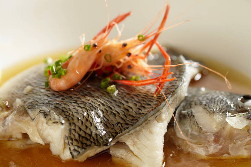 海鲜,无人,横图,俯视,室内,特写,白天,烹饪,中餐,蔬菜,餐具,一排,朦胧,模糊,新鲜,整齐,碟子,盘,葱,青葱,调料,酱料,酱汁,肉,虾,鱼肉,佐料,料理,食品,调味品,调味料,水产,酱,菜肴,美食,肉类,海洋生物,食物,排列,三个,一个,绿色,盘子,碟,橙色,中式,佳肴,有机食品,绿色食品,单个,中华料理,队列,水生动物,河虾,海产品,水生物,肉食,海底动物,蒸菜,淡水虾,青虾,日本沼虾,彩图,高角度拍摄,清蒸鱼,shjb1