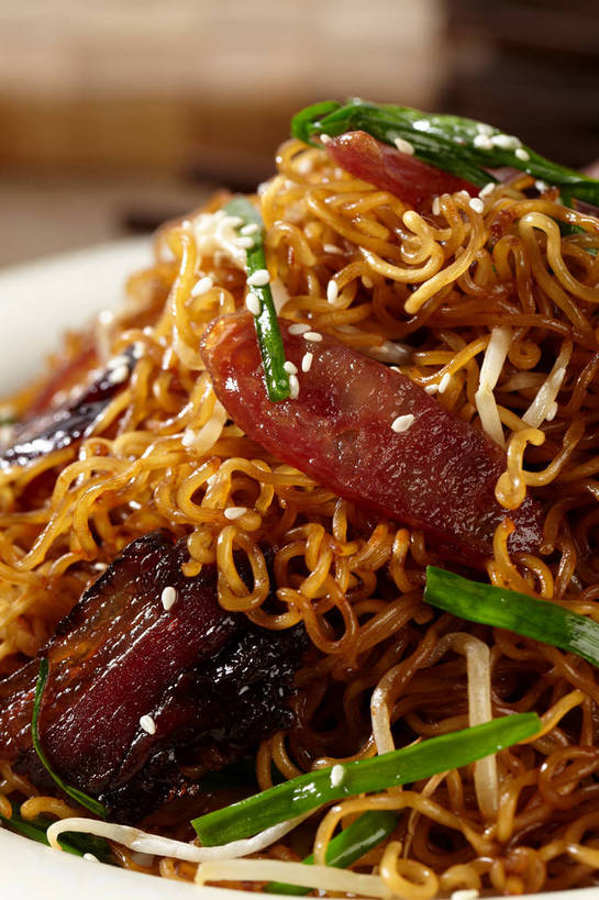 面食,面条,无人,竖图,俯视,室内,特写,白天,烹饪,中餐,餐桌,桌子,蔬菜,餐具,朦胧,模糊,新鲜,碟子,盘,豆芽,韭菜,面,肉,芝麻,料理,食品,粉丝,菜肴,美食,肉类,食物,一个,绿色,白色,盘子,碟,中式,白芝麻,佳肴,有机食品,绿色食品,单个,餐台,中华料理,豆芽菜,肉食,起阳草,芽苗菜,韭,山韭,长生韭,脂麻,胡麻,白麻,巨胜子,油麻,冬粉,彩图,高角度拍摄,shjb1,炒粉丝