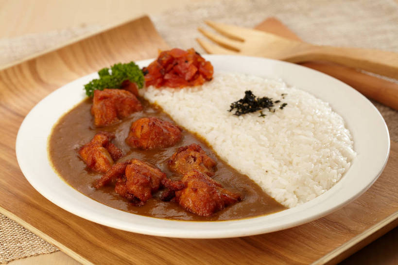 米饭,咖哩,无人,横图,俯视,室内,特写,白天,烹饪,餐桌,桌子,餐具,叶子,朦胧,模糊,木制,叉子,碟子,盘,调料,肉,料理,食品,绿叶,饭,调味品,调味料,咖喱,菜肴,美食,肉类,食物,三个,绿色,盘子,木制品,碟,嫩叶,佳肴,餐台,五谷,肉食,餐叉,咖喱饭,印度菜,印度料理,叶,叶片,进餐用具,彩图,高角度拍摄,shjb1